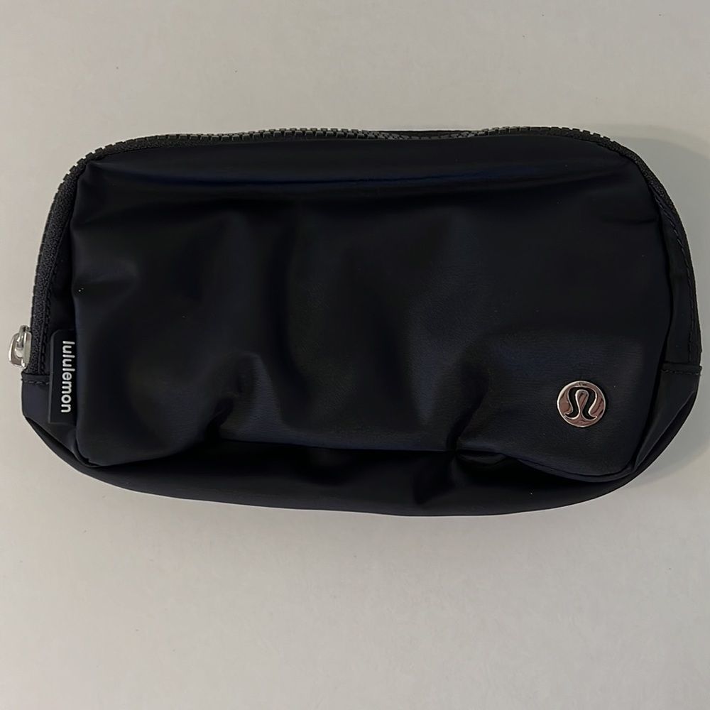 Lululemon Everywhere Belt Bag - Picture 2 of 5